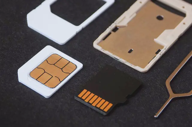 how to insert a sim card in a smartwatch